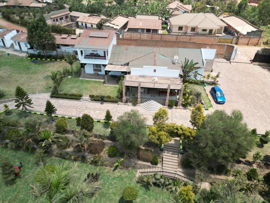 Riverside Resort Hotel Kabale Экстерьер фото