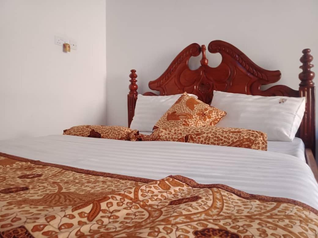 Riverside Resort Hotel Kabale Экстерьер фото