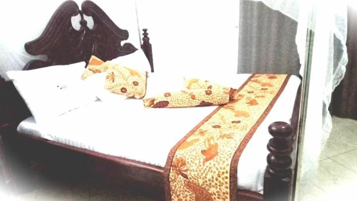 Riverside Resort Hotel Kabale Экстерьер фото