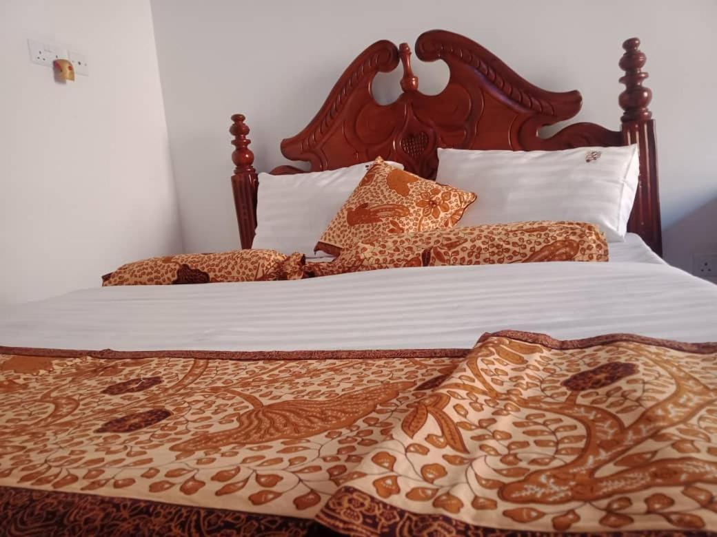 Riverside Resort Hotel Kabale Экстерьер фото