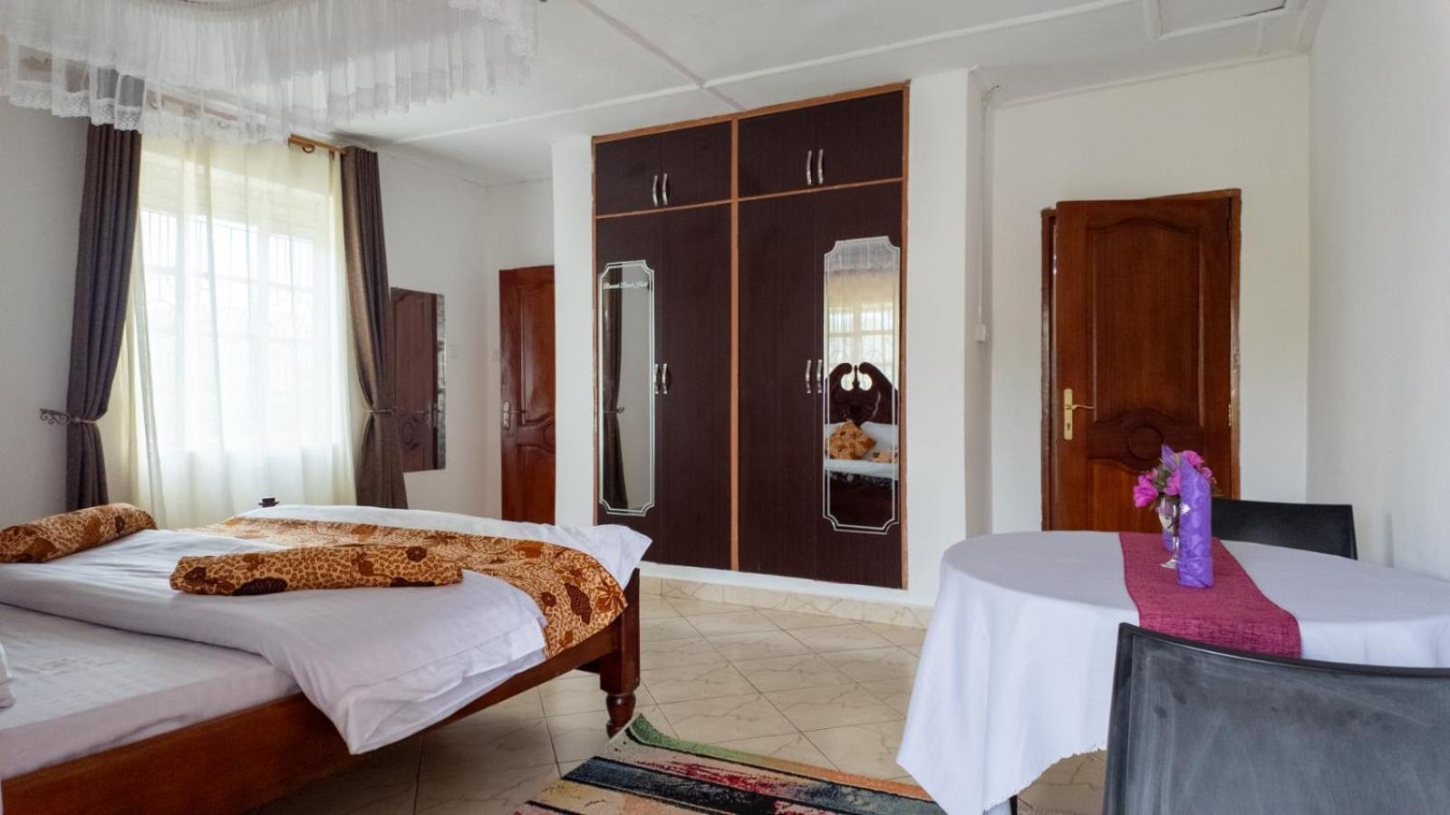 Riverside Resort Hotel Kabale Экстерьер фото