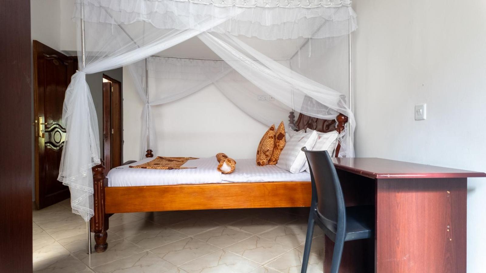 Riverside Resort Hotel Kabale Экстерьер фото