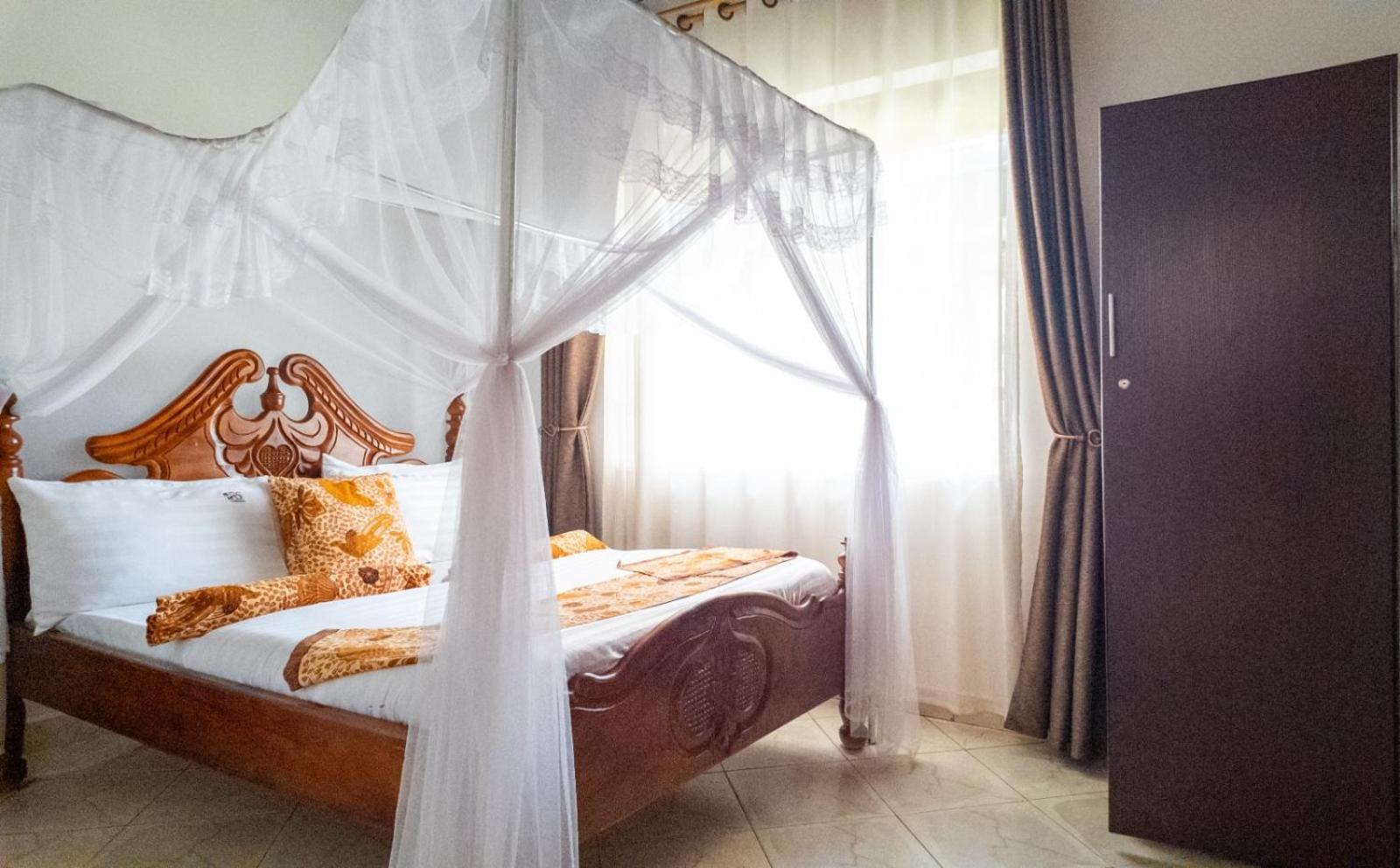 Riverside Resort Hotel Kabale Экстерьер фото