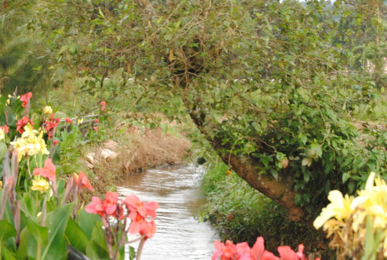 Riverside Resort Hotel Kabale Экстерьер фото