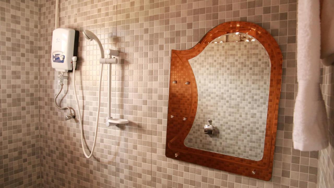 Riverside Resort Hotel Kabale Экстерьер фото