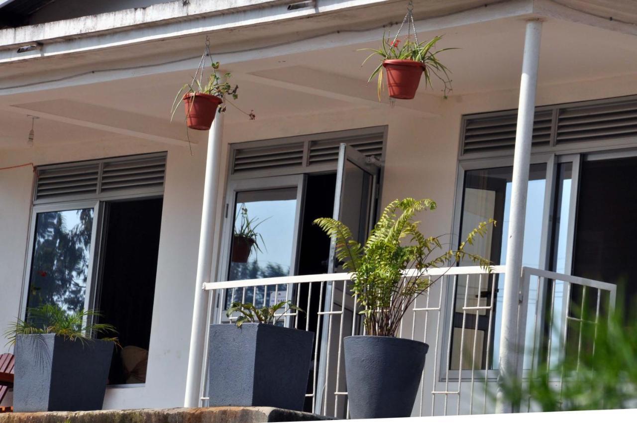 Riverside Resort Hotel Kabale Экстерьер фото
